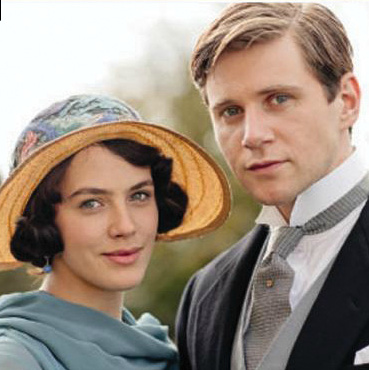 Tom-S-lady-sybil-crawley-31850055-369-370