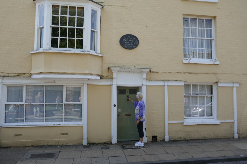 7_P1040139_website_nancy_at_front_door[1]