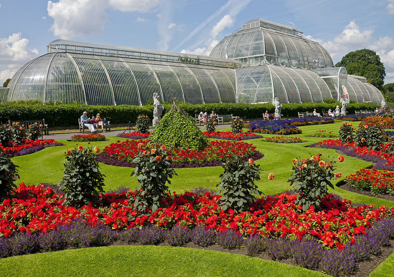 Cplor photo of Flowers in front of the Palm House, Kew Gardens. Taken by Daniel Case