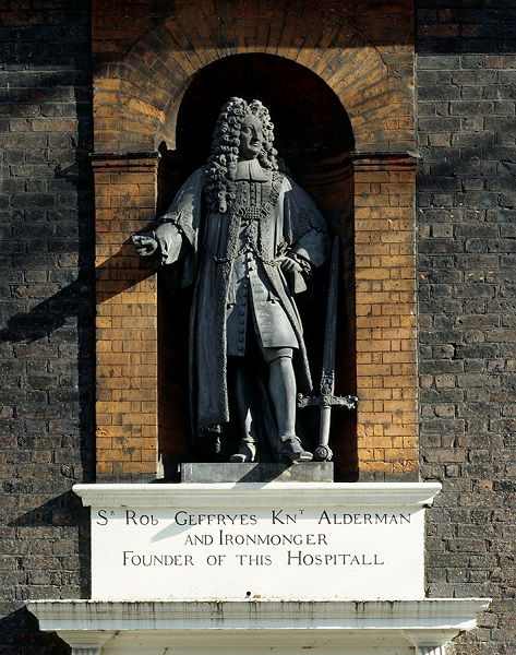 Statue of Robert Geffryes, Founder of the Hospital