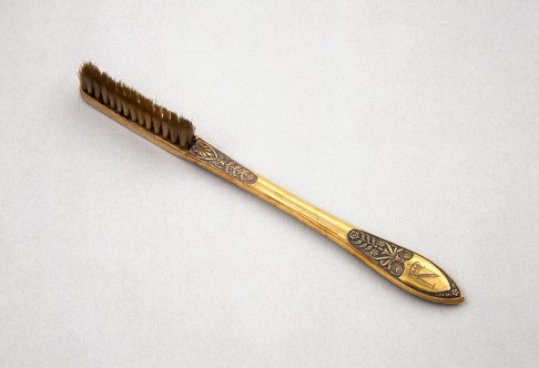 Napoleon’s_toothbrush,_c_1795._(9660576547)